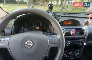 Хэтчбек Opel Corsa 2001 в 