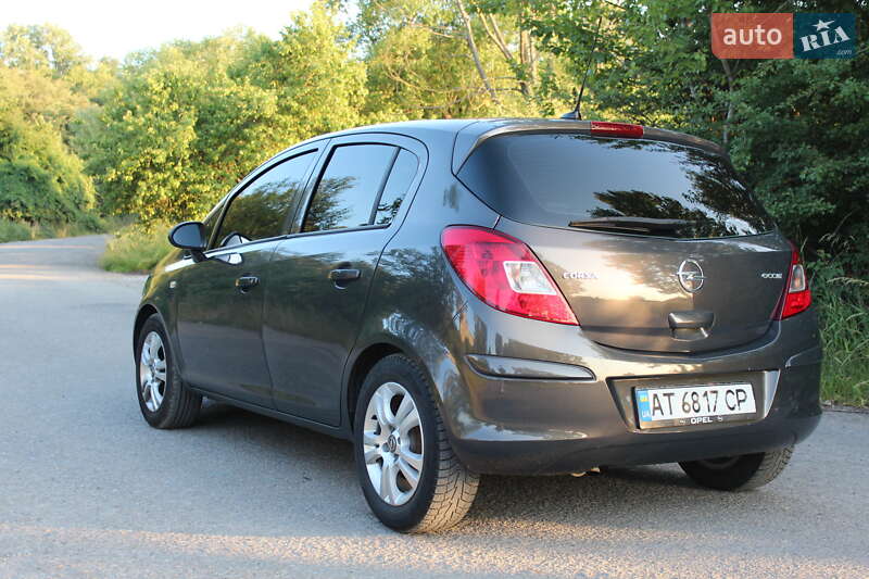 Хэтчбек Opel Corsa 2013 в Ивано-Франковске