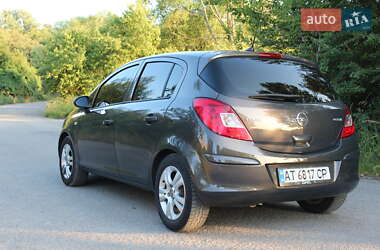 Хэтчбек Opel Corsa 2013 в 