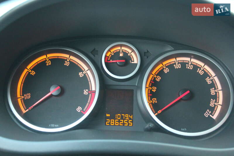 Хэтчбек Opel Corsa 2013 в Ивано-Франковске
