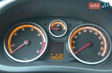 Хэтчбек Opel Corsa 2013 в 