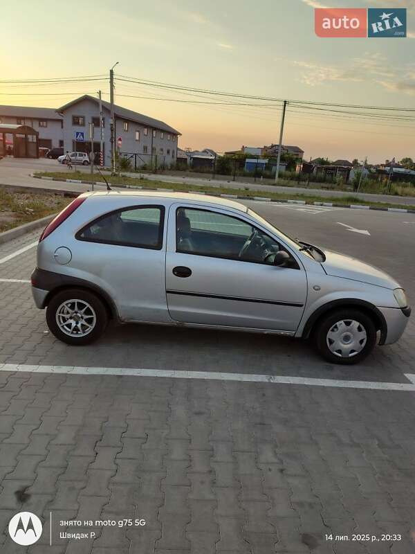 Хэтчбек Opel Corsa 2001 в 
