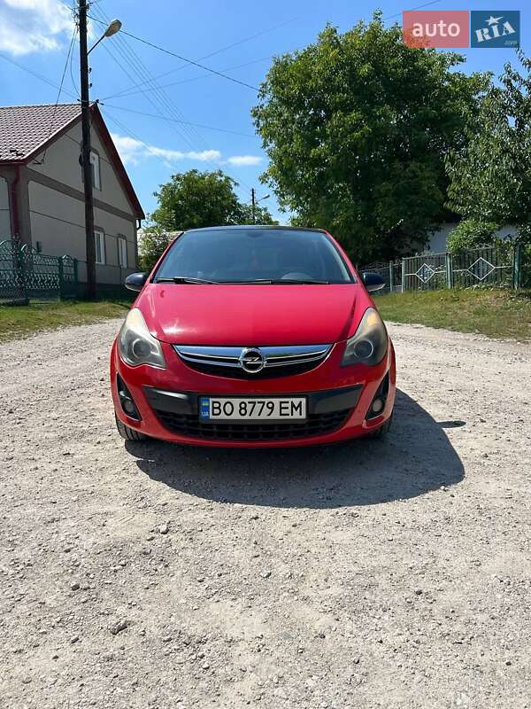 Хэтчбек Opel Corsa 2012 в 