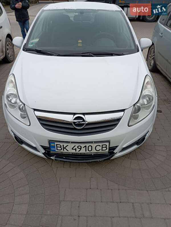 Хэтчбек Opel Corsa 2010 в 