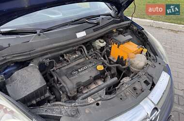 Хэтчбек Opel Corsa 2009 в 