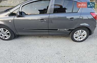 Хэтчбек Opel Corsa 2011 в 