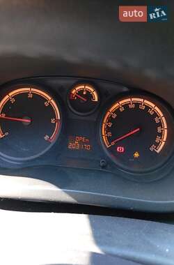 Хэтчбек Opel Corsa 2011 в 