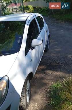 Хэтчбек Opel Corsa 2011 в 