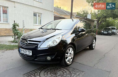 Хэтчбек Opel Corsa 2010 в 