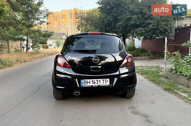 Хэтчбек Opel Corsa 2010 в 
