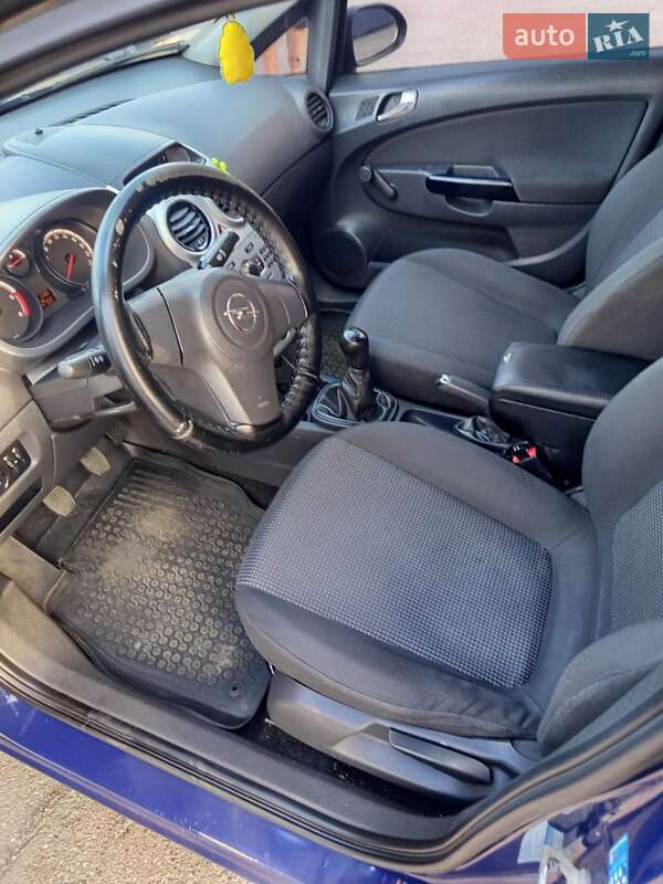 Хетчбек Opel Corsa 2011 в Полтаві