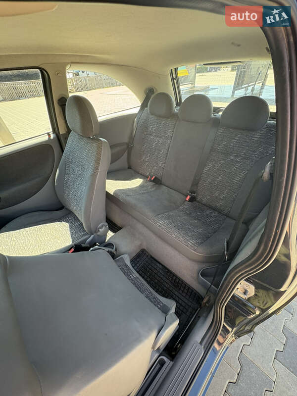 Хетчбек Opel Corsa 2001 в Іршаві