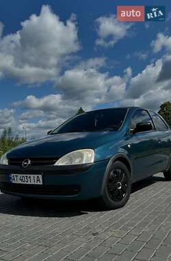 Хэтчбек Opel Corsa 2001 в Долине