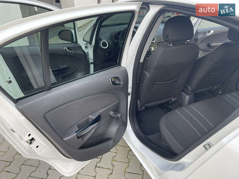 Хетчбек Opel Corsa 2012 в Рівному