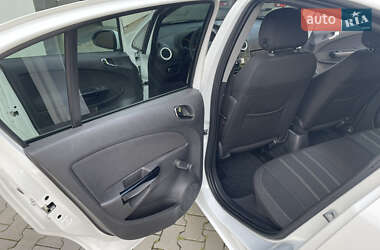 Хэтчбек Opel Corsa 2012 в 