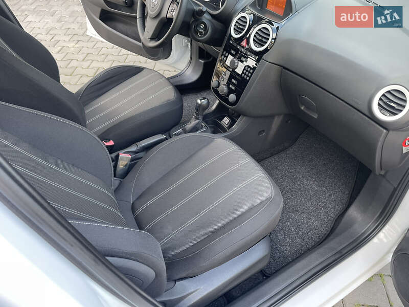 Хетчбек Opel Corsa 2012 в Рівному
