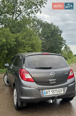 Хэтчбек Opel Corsa 2011 в 