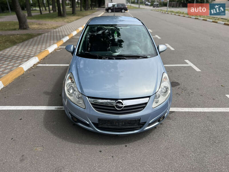 Хэтчбек Opel Corsa 2007 в 