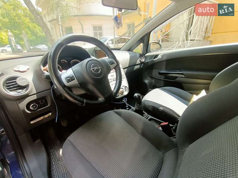 Хэтчбек Opel Corsa 2013 в Львове