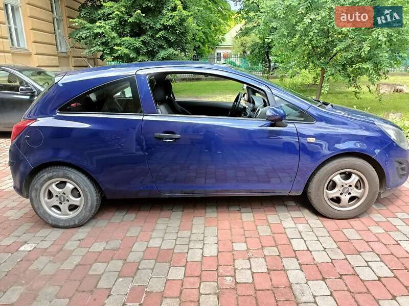 Хэтчбек Opel Corsa 2013 в Львове