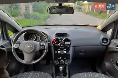 Хэтчбек Opel Corsa 2010 в 