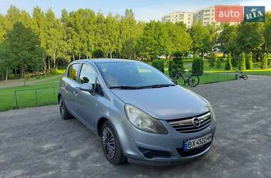 Хэтчбек Opel Corsa 2010 в 