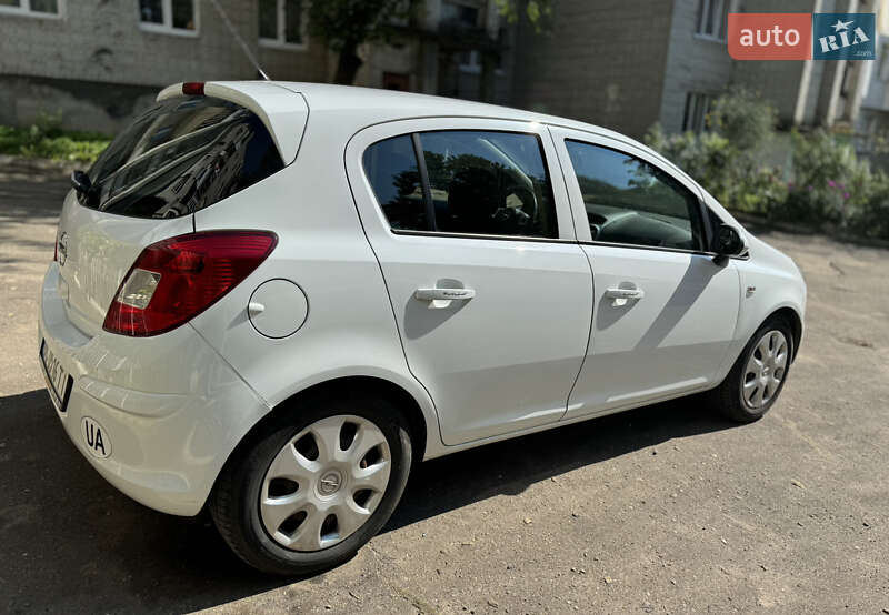 Хэтчбек Opel Corsa 2009 в Львове