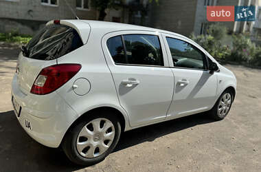 Хэтчбек Opel Corsa 2009 в 