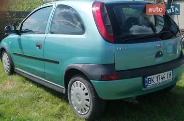 Хэтчбек Opel Corsa 2002 в 