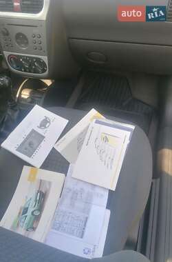 Хэтчбек Opel Corsa 2002 в 