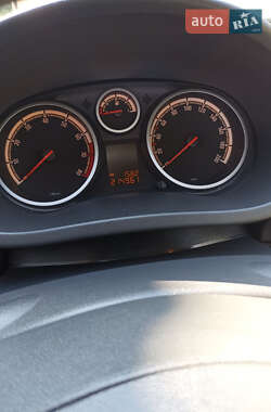 Хэтчбек Opel Corsa 2010 в 
