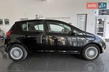 Хэтчбек Opel Corsa 2011 в 
