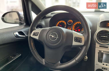 Хэтчбек Opel Corsa 2011 в 