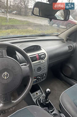 Хэтчбек Opel Corsa 2004 в 