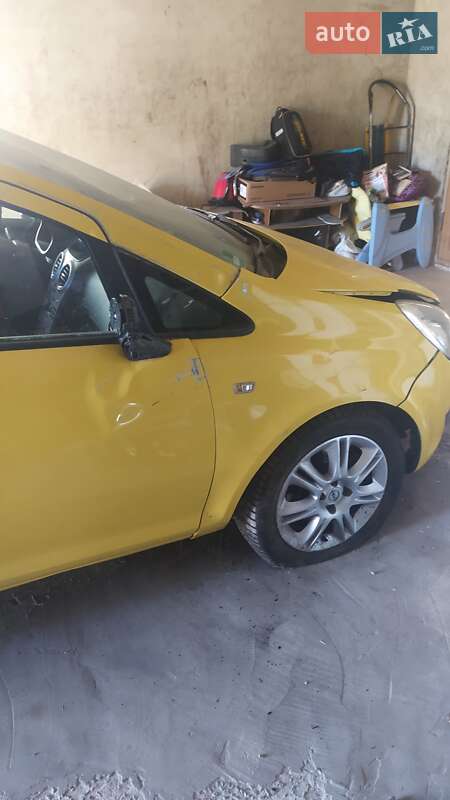 Хэтчбек Opel Corsa 2008 в Мироновке