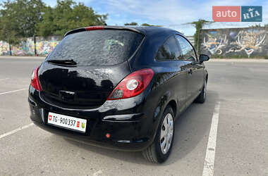 Хэтчбек Opel Corsa 2010 в 