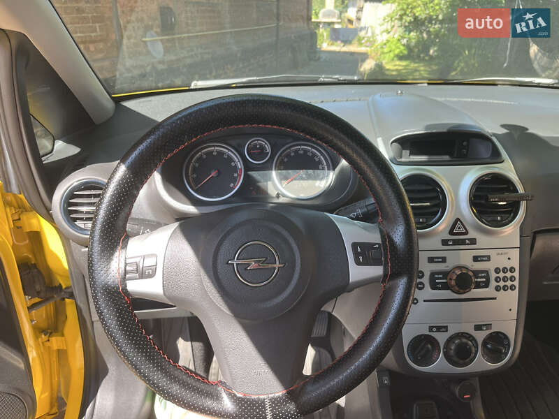 Хэтчбек Opel Corsa 2011 в Нежине