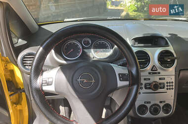 Хэтчбек Opel Corsa 2011 в 