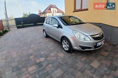 Хэтчбек Opel Corsa 2009 в 