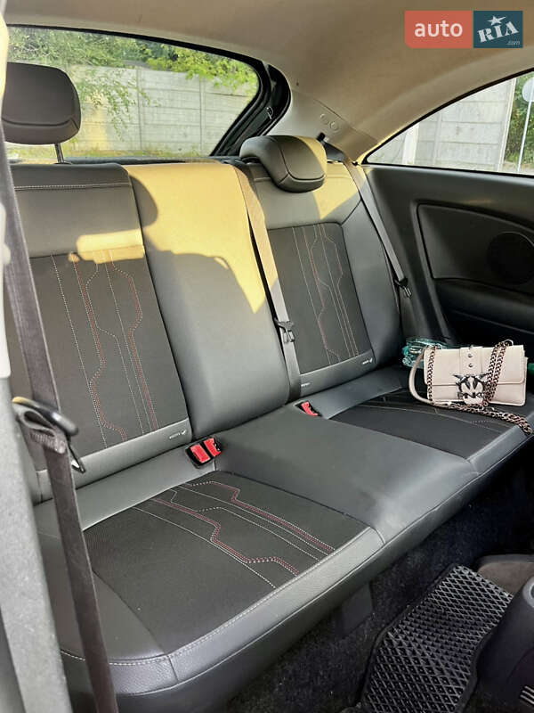 Хэтчбек Opel Corsa 2012 в Кривом Роге