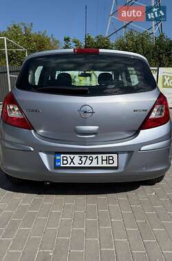 Хэтчбек Opel Corsa 2009 в 