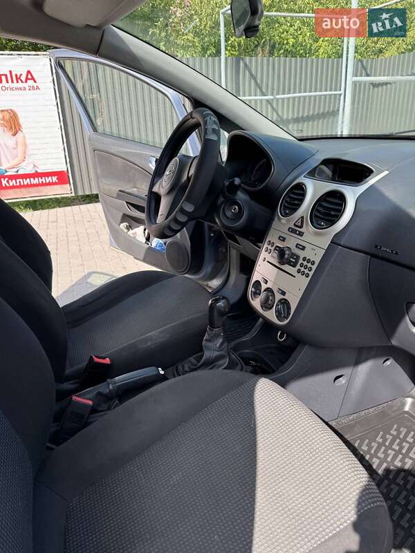 Хэтчбек Opel Corsa 2009 в Каменец-Подольском