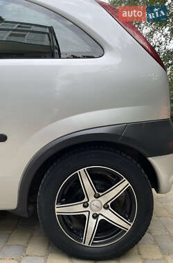 Хэтчбек Opel Corsa 2002 в 
