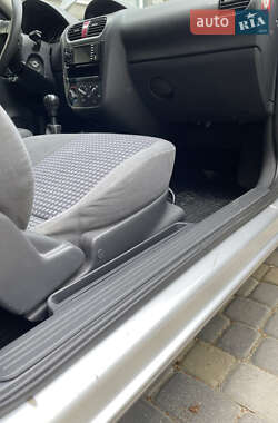 Хэтчбек Opel Corsa 2002 в 