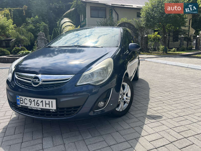 Хэтчбек Opel Corsa 2011 в Дрогобыче