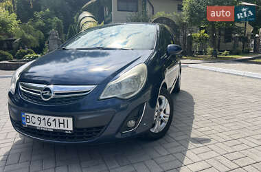 Хэтчбек Opel Corsa 2011 в 