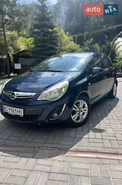 Хэтчбек Opel Corsa 2011 в 