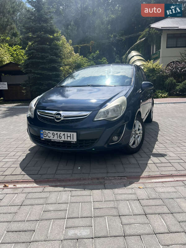 Хэтчбек Opel Corsa 2011 в Дрогобыче