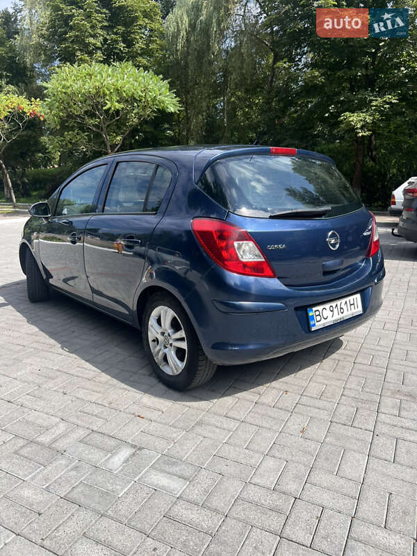 Хэтчбек Opel Corsa 2011 в Дрогобыче