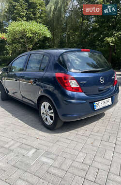 Хэтчбек Opel Corsa 2011 в 